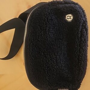 Lululemon Everywhere Belt Bag Fleece